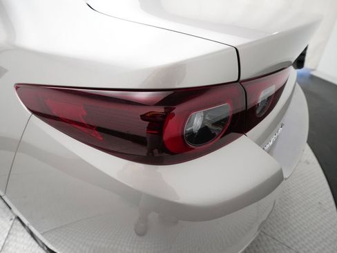 Used 2024 MAZDA MAZDA3 s FWD image 31