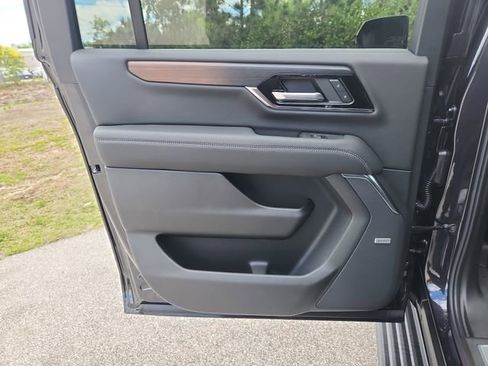 New 2026 GMC Yukon XL Denali w/ Sun & Power Step Package AWD/4WD image 11