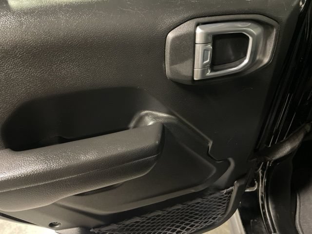 Used 2023 Jeep Wrangler Unlimited Rubicon w/ Cold Weather Group AWD/4WD image 32