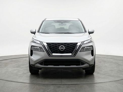 Used 2025 Nissan Rogue SV FWD image 2