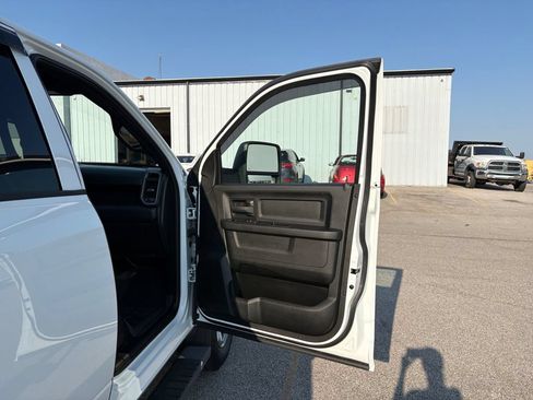 Used 2024 RAM 2500 Tradesman w/ Chrome Appearance Group AWD/4WD image 41