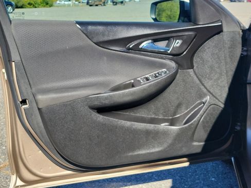 Used 2018 Chevrolet Malibu LT image 15