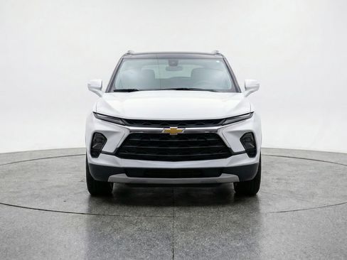 Used 2025 Chevrolet Blazer LT image 2