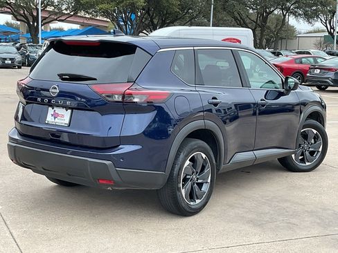 Used 2025 Nissan Rogue SV image 5