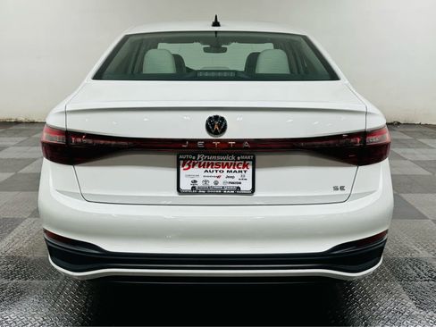 Used 2025 Volkswagen Jetta SE w/ Sunroof Package image 5