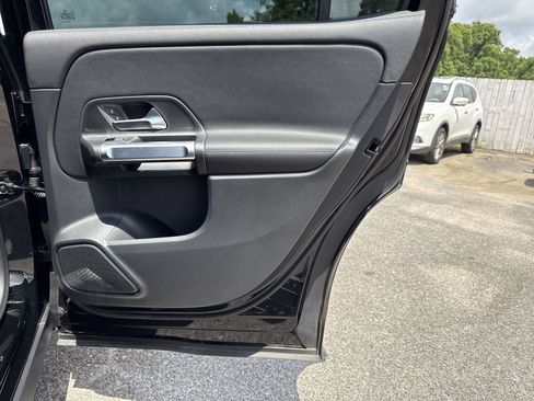 Used 2025 Mercedes-Benz GLB 250 image 29