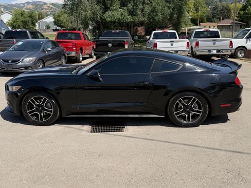 Used 2016 Ford Mustang Coupe RWD image 3
