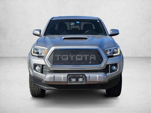 Used 2016 Toyota Tacoma TRD Sport image 2