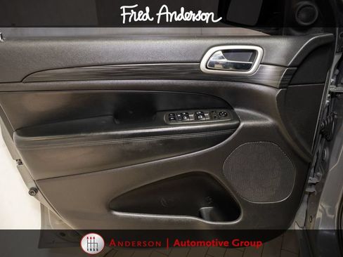 Used 2021 Jeep Grand Cherokee Laredo X AWD/4WD image 13