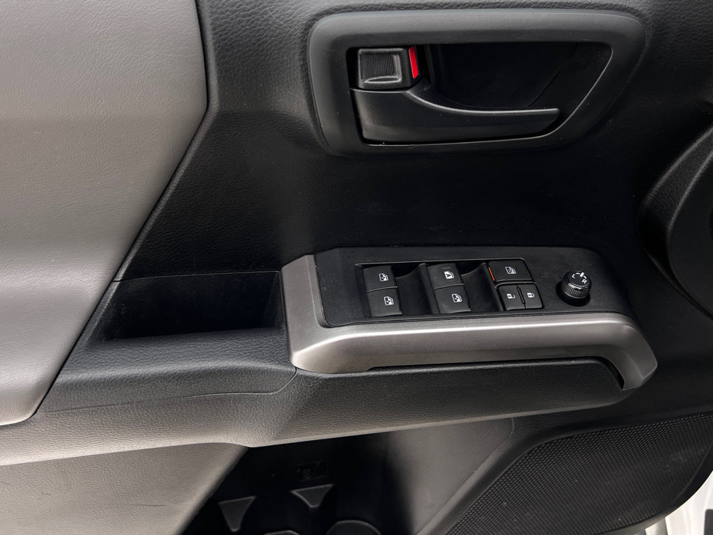 Used 2022 Toyota Tacoma SR5 AWD/4WD image 21