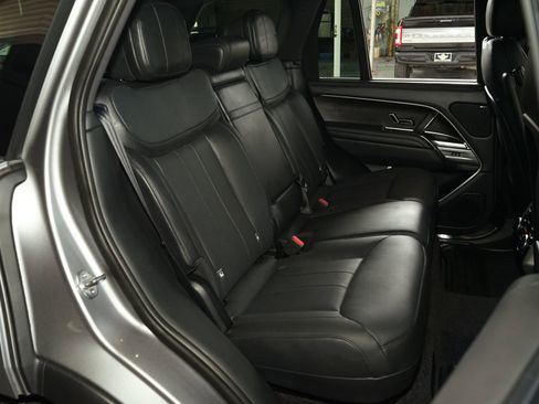 Used 2023 Land Rover Range Rover SE image 17