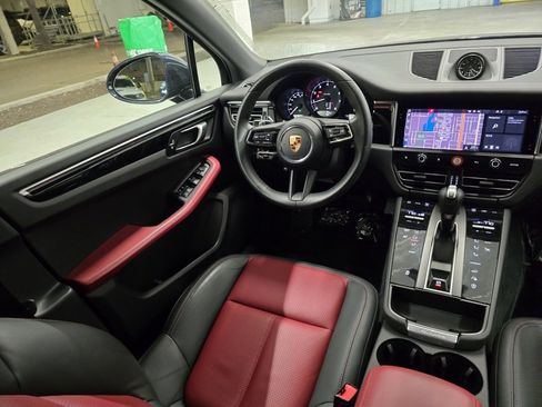 Used 2023 Porsche Macan image 35