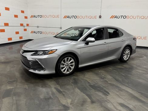 Used 2022 Toyota Camry LE image 6