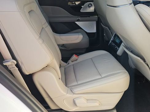 Used 2020 Lincoln Aviator Reserve w/ Equipment Group 201A image 17