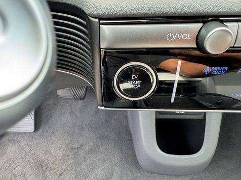 New 2025 Hyundai Ioniq 5 SEL image 25