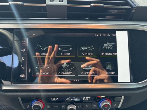 New 2025 Audi Q3 2.0T Premium image 19