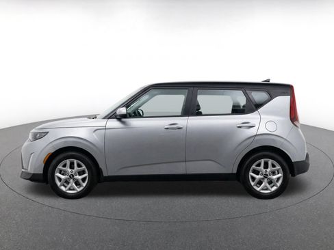 Used 2025 Kia Soul LX w/ LX Technology Package FWD image 4