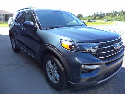 Used 2022 Ford Explorer XLT w/ Equipment Group 202A image 9