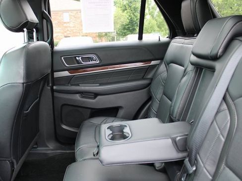 Used 2017 Ford Explorer Platinum image 40