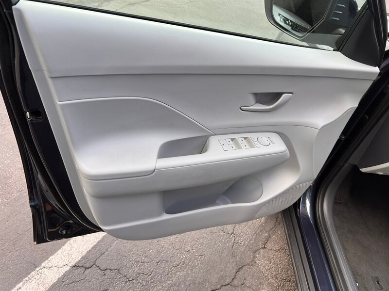Used 2025 Hyundai Kona SEL AWD/4WD image 16