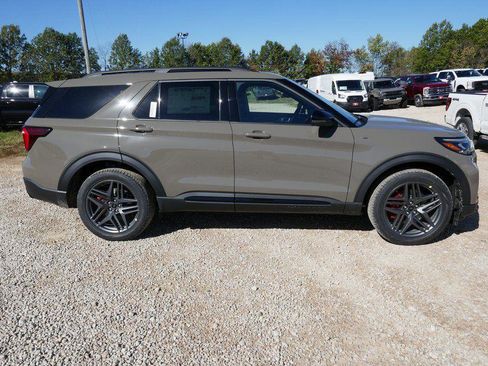 New 2026 Ford Explorer ST-Line w/ ST-Line Street Pack image 3