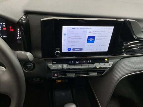 Used 2025 Toyota Camry SE image 7