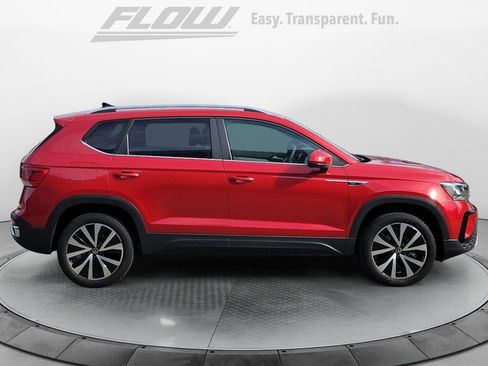 Certified 2023 Volkswagen Taos SE w/ Panoramic Sunroof Package image 9