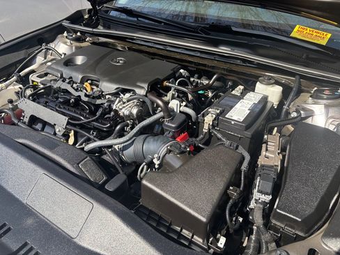 Used 2022 Toyota Camry SE image 21