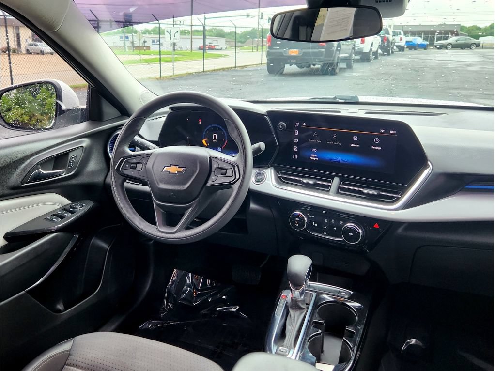 Used 2024 Chevrolet Trax LT FWD image 21