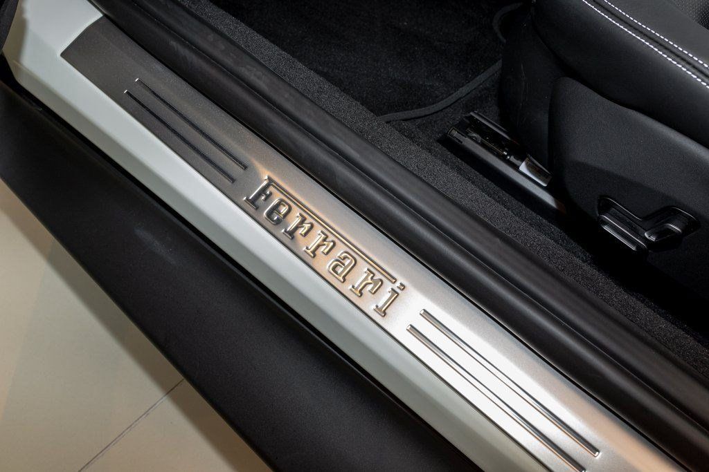 Used 2024 Ferrari Roma Spider RWD image 11