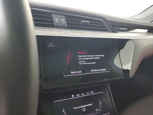 Used 2023 Audi e-tron Premium Plus w/ Premium Plus Package image 28