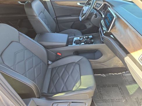 Used 2025 Volkswagen Atlas SE image 29