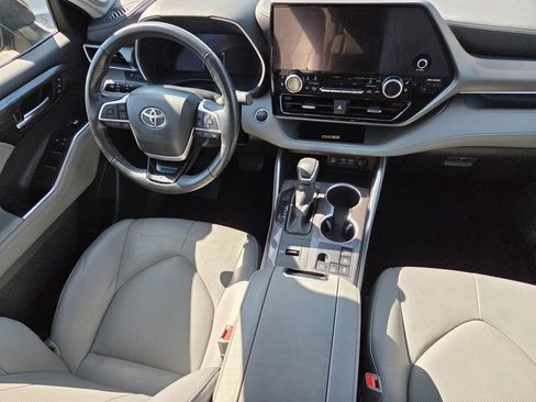 Used 2023 Toyota Highlander Limited AWD/4WD image 39
