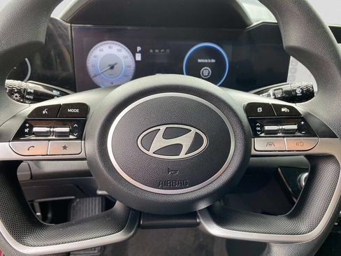 Used 2024 Hyundai Elantra SEL FWD image 8