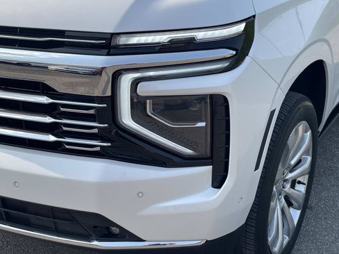 Used 2025 Chevrolet Tahoe Premier AWD/4WD image 9