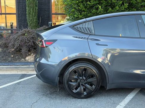 Used 2023 Tesla Model Y Long Range AWD/4WD image 22