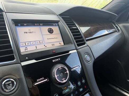 Used 2019 Ford Taurus Limited FWD image 9