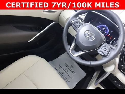 Used 2024 Toyota Corolla Cross XLE w/ Convenience Package image 15