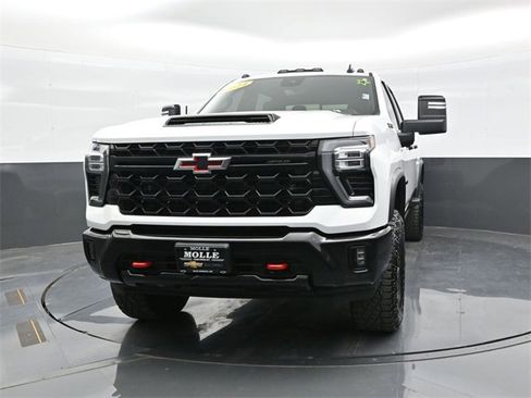 Used 2024 Chevrolet Silverado 2500 ZR2 w/ Technology Package image 2