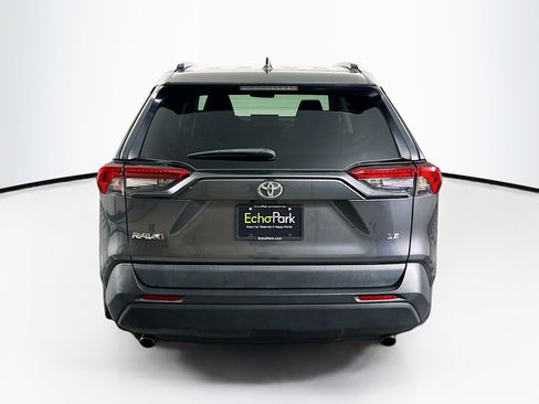 Used 2021 Toyota RAV4 LE FWD image 7