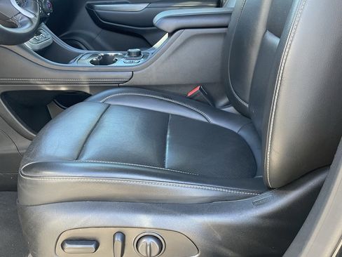 Used 2023 GMC Acadia SLT image 23