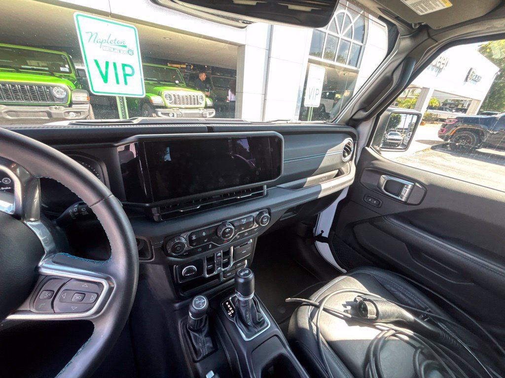 Used 2024 Jeep Wrangler High Altitude AWD/4WD image 28