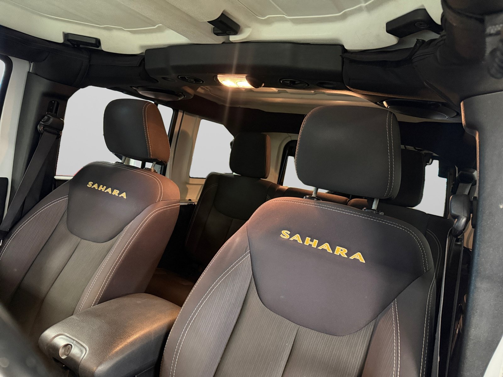 Used 2014 Jeep Wrangler Unlimited Sahara w/ Connectivity Group AWD/4WD image 33