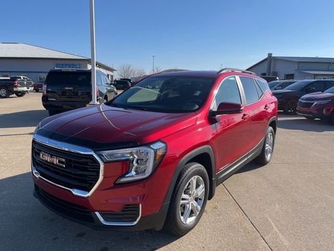 Used 2023 GMC Terrain SLE w/ Driver Convenience Package image 3