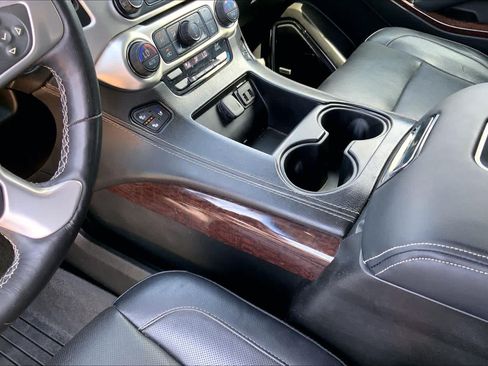 Used 2017 GMC Yukon XL SLT w/ Open Road Package RWD image 17
