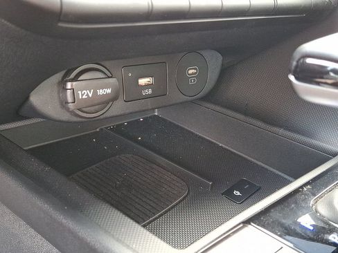 Used 2025 Hyundai Elantra SEL FWD image 25