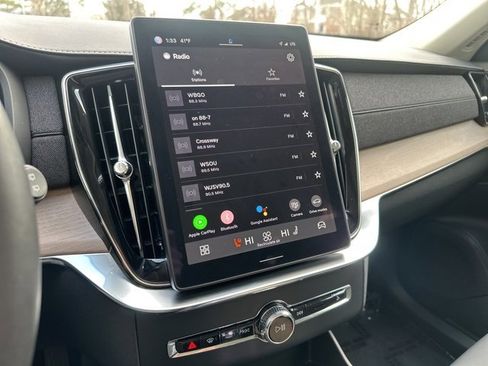 Certified 2025 Volvo XC90 B6 Plus image 23