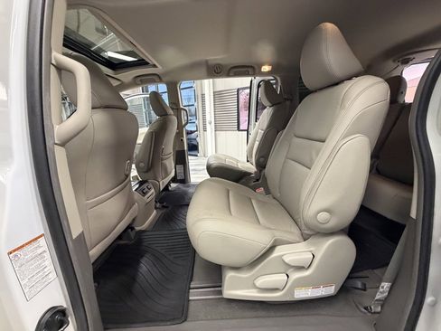 Used 2019 Toyota Sienna XLE image 51