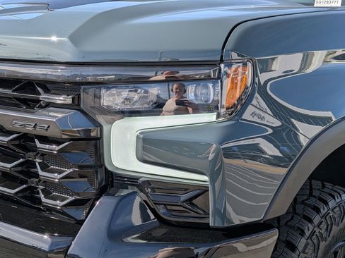 Used 2025 Chevrolet Silverado 1500 ZR2 w/ Technology Package image 13