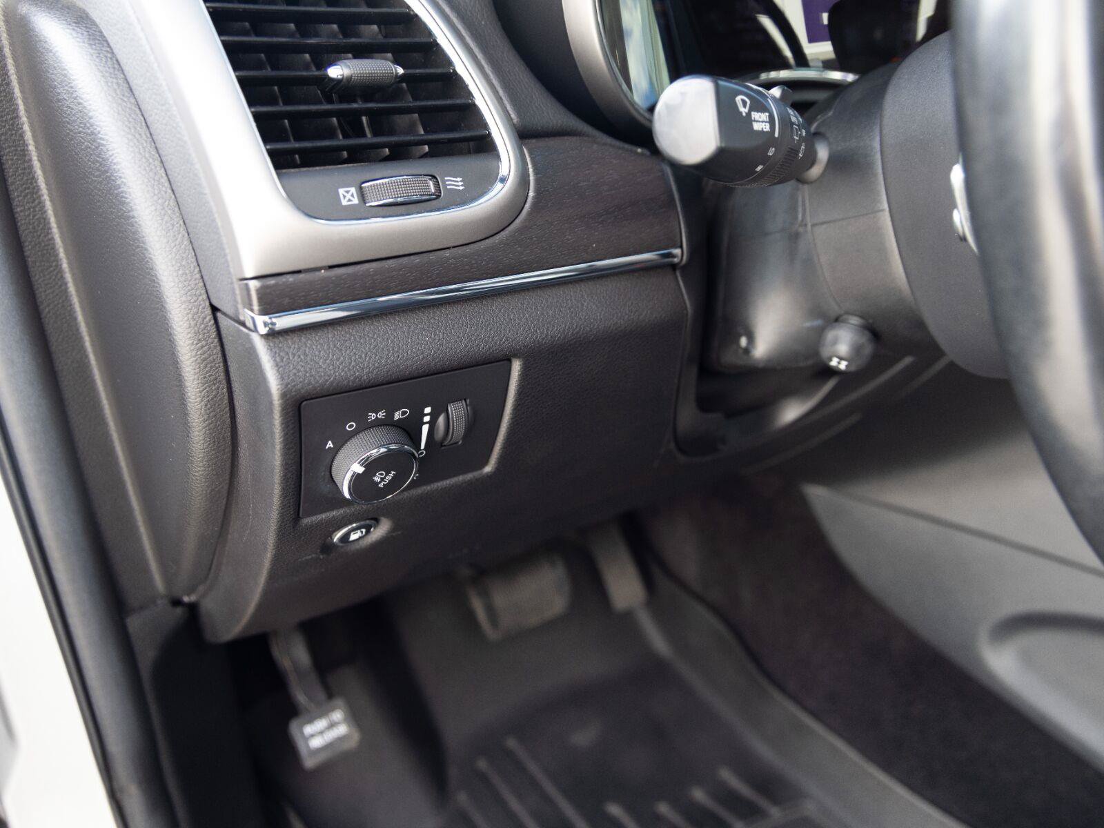 Used 2018 Jeep Grand Cherokee Limited w/ Luxury Group II AWD/4WD image 14